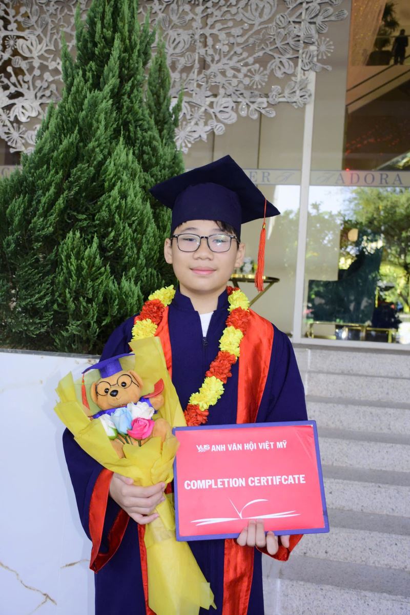 Thuê áo cử nhân ra trường cho sinh viên ở Bình Thạnh