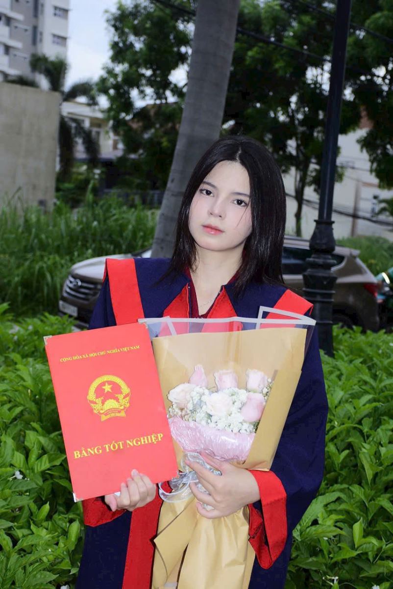 Mua áo cử nhân lớp 12 cho học sinh tại Thủ Đức