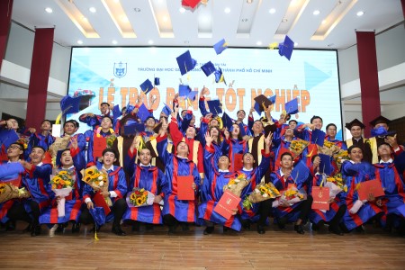 AO CU NHAN TRUONG CAO DANG NGHE - áo cử nhân trường cao đẳng nghề tại sài gòn