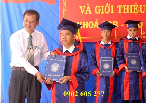 Mua áo tốt nghiệp có sẵn năm 2020 tại Nghệ An